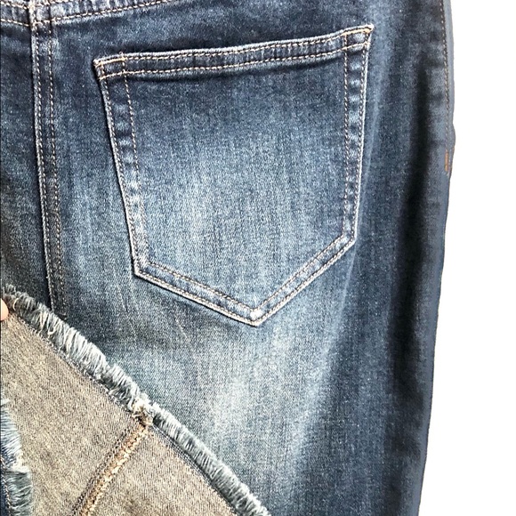 NEW YORK & CO fringe hem jean skirt medium wash size4/size5-6 runs a bit big NWT - Picture 4 of 12